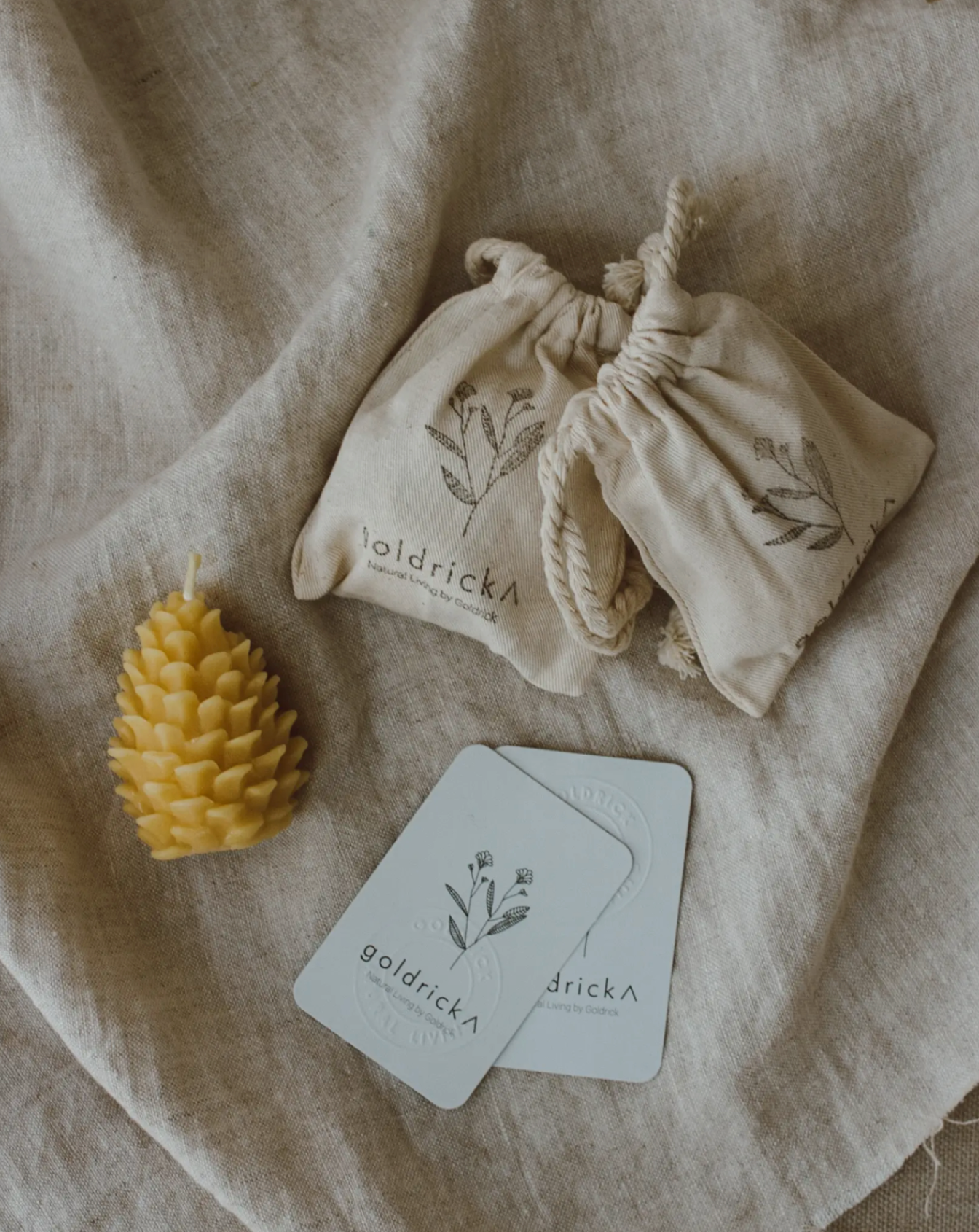 Beeswax Pinecone Candle